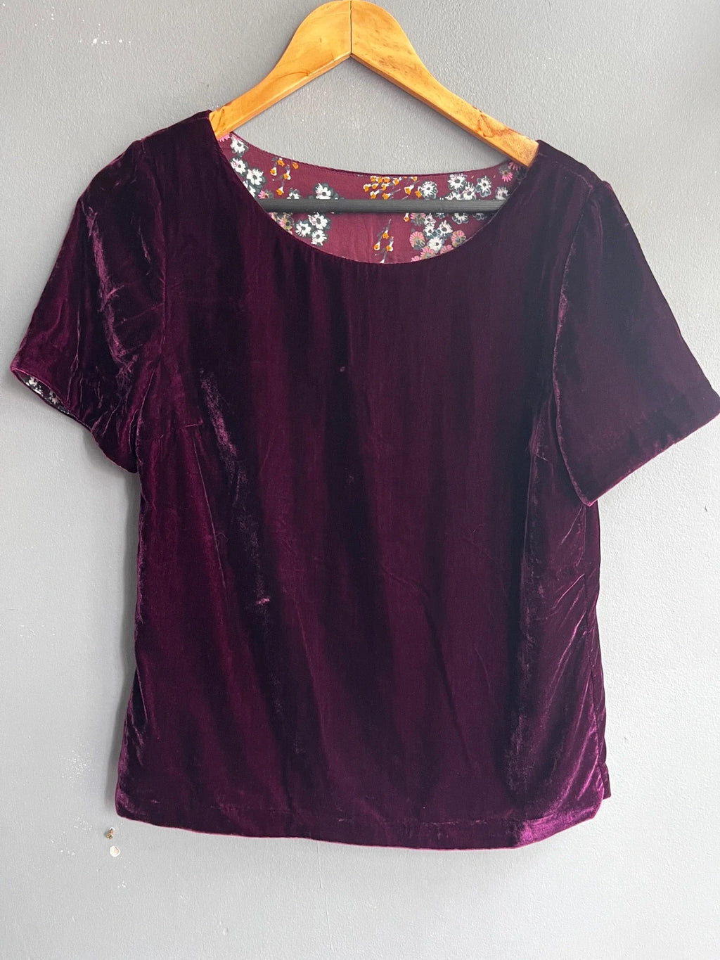 White Stuff Purple Velvet Short Sleeve Scoop Neck Floral Lined Top Size UK 10 M