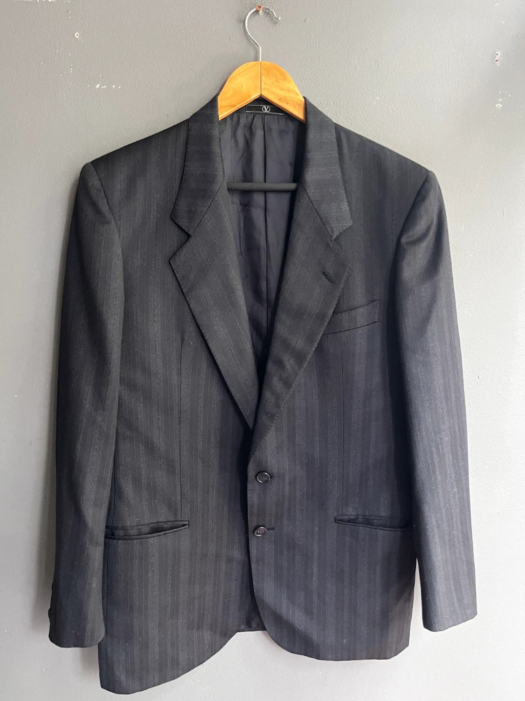 Vintage Valentino Uomo Black Pinstripe Wool Blend Two Button Blazer Jacket 40R