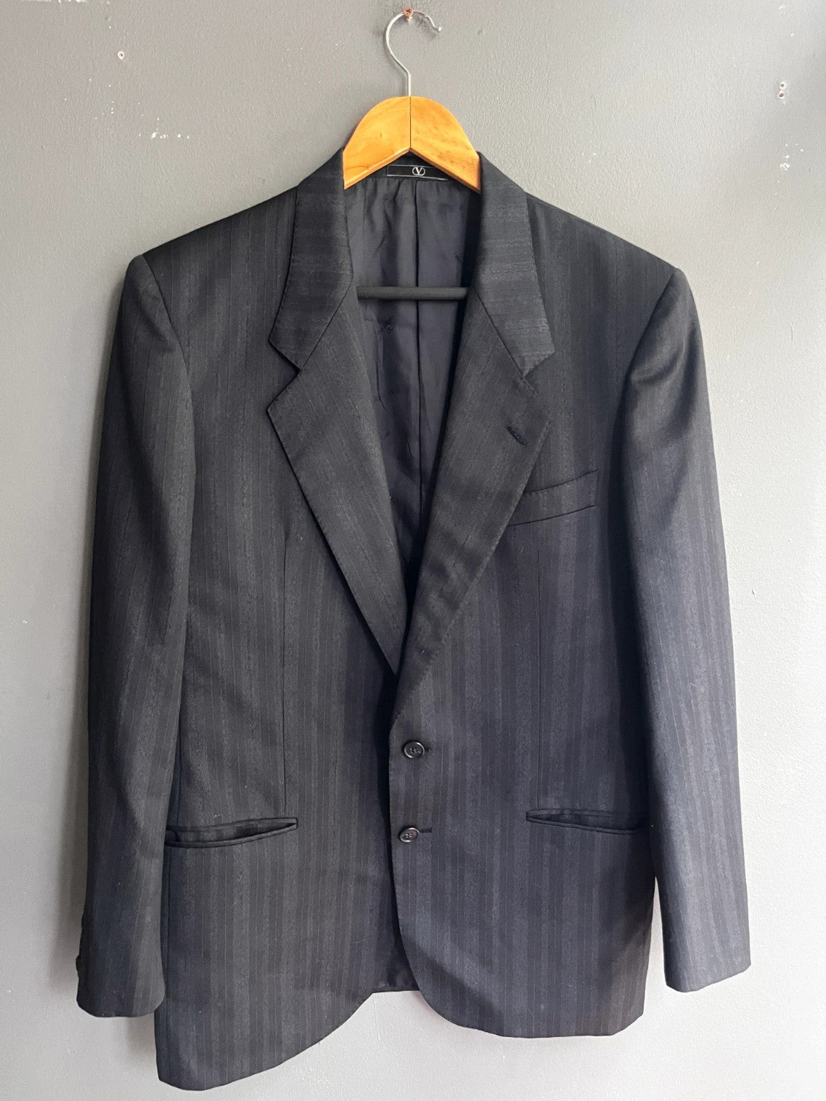 Vintage Valentino Uomo Black Pinstripe Wool Blend Two Button Blazer Jacket 40R