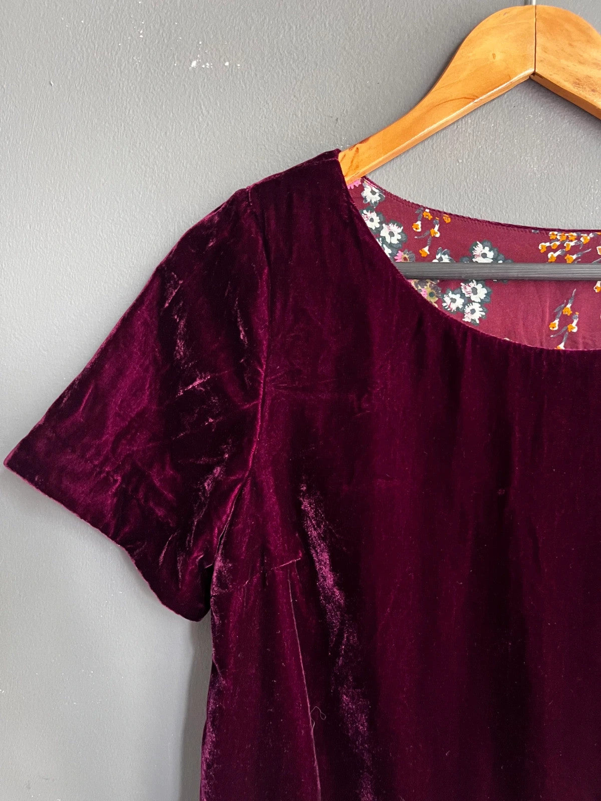 White Stuff Purple Velvet Short Sleeve Scoop Neck Floral Lined Top Size UK 10 M