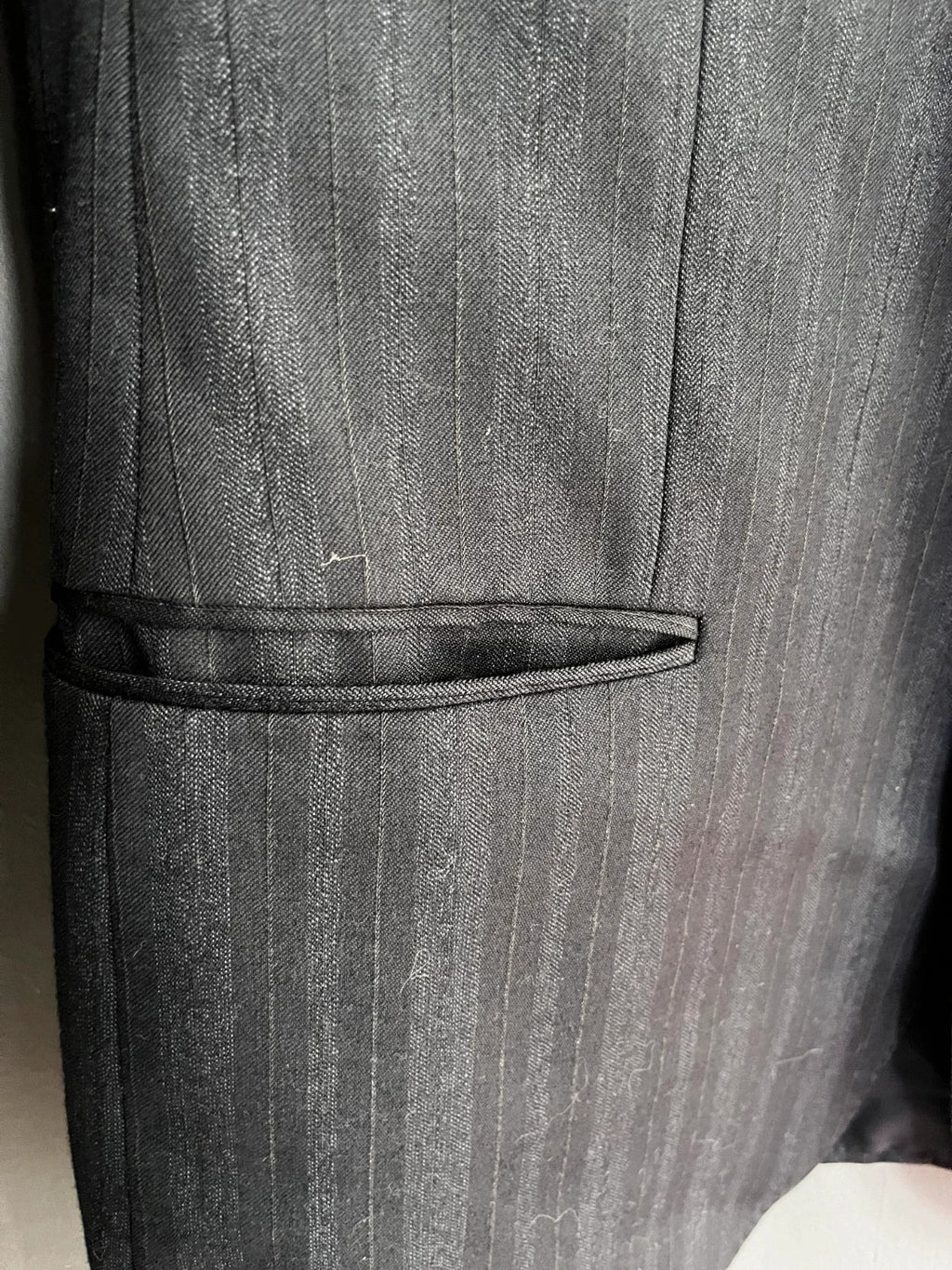 Vintage Valentino Uomo Black Pinstripe Wool Blend Two Button Blazer Jacket 40R